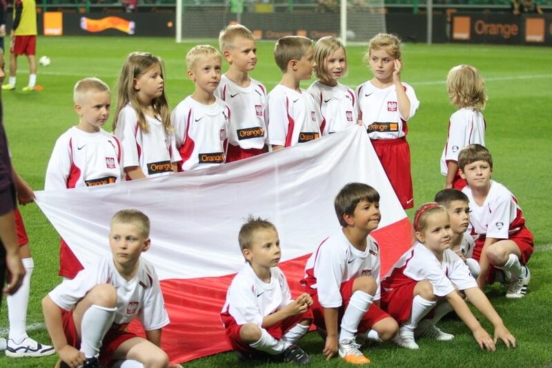 News: W Gdańsku kibice musieli ciąć flagi państwowe