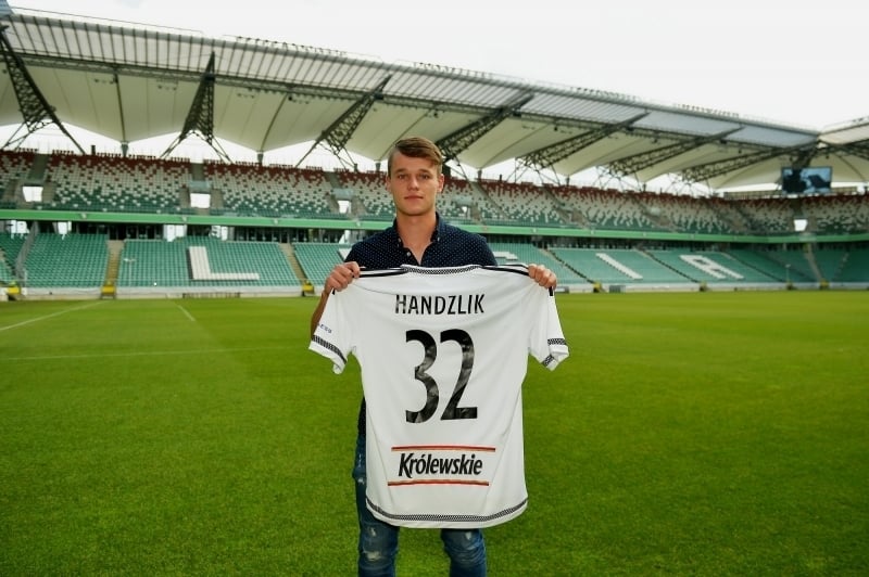 News: Oficjalnie: Konrad Handzlik piłkarzem Legii