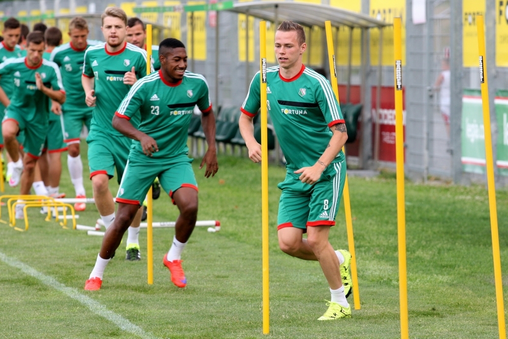 News: Piłkarze Legii wznowili treningi w Warszawie