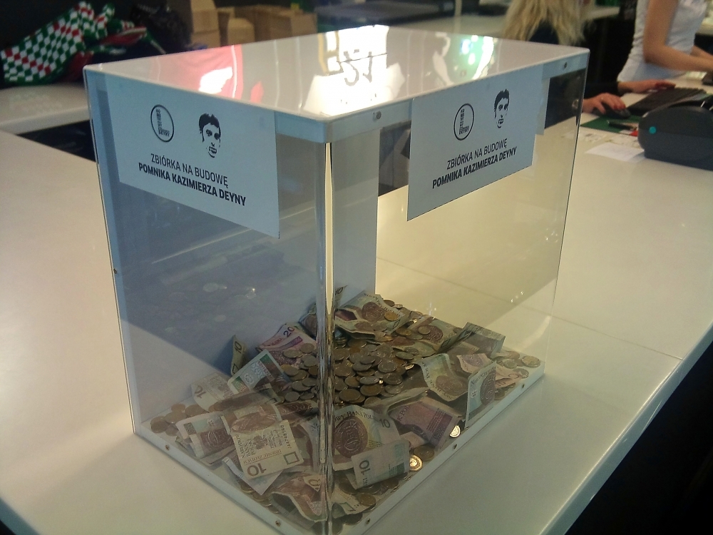 News: Trwa zbiórka pieniędzy na pomnik Deyny