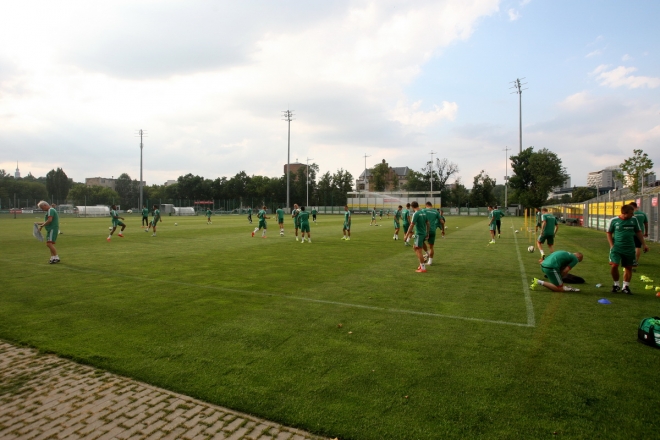 Piłkarze Legii wznowili treningi w Warszawie