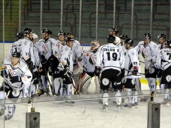 Hokej: SMS Sosnowiec - Legia 1:4 (1:2, 0:1 0:1)