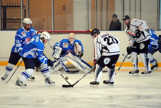 Hokej: Legia - KH Gdańsk 4:1 (1:0, 1:0, 2:1)