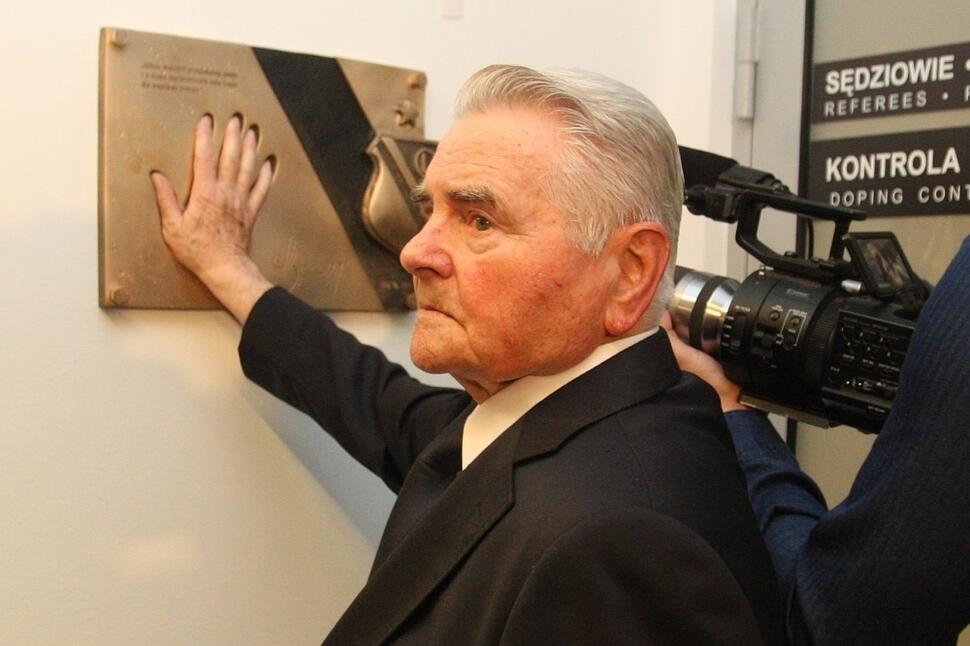News: Odsłonięcie tablicy honorującej Lucjana Brychczego