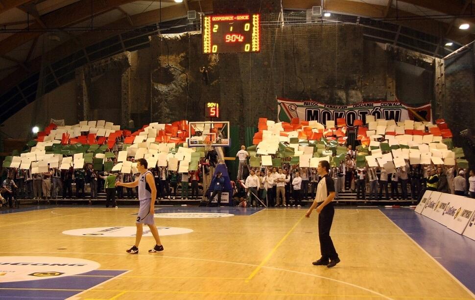 News: Wygrana koszykarzy w świetnej atmosferze (Foto i Video)