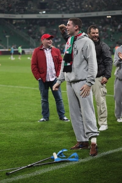 Koszykarze cieszyli się razem z kibicami na stadionie