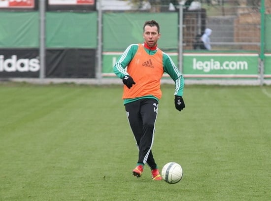 Dossa Junior wrócił do treningów, na razie tylko biegał