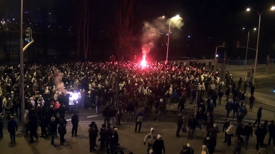 Spokojna manifestacja i mały żart z policji