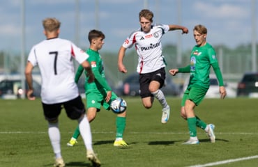 Legia II Warszawa - Pelikan Łowicz 2:1 (1:0) Viktor Karolak